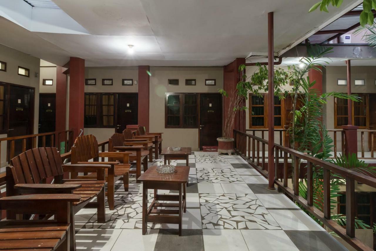 Hôtel Reddoorz Syariah Near Fort Marlborough à Bengkulu Extérieur photo